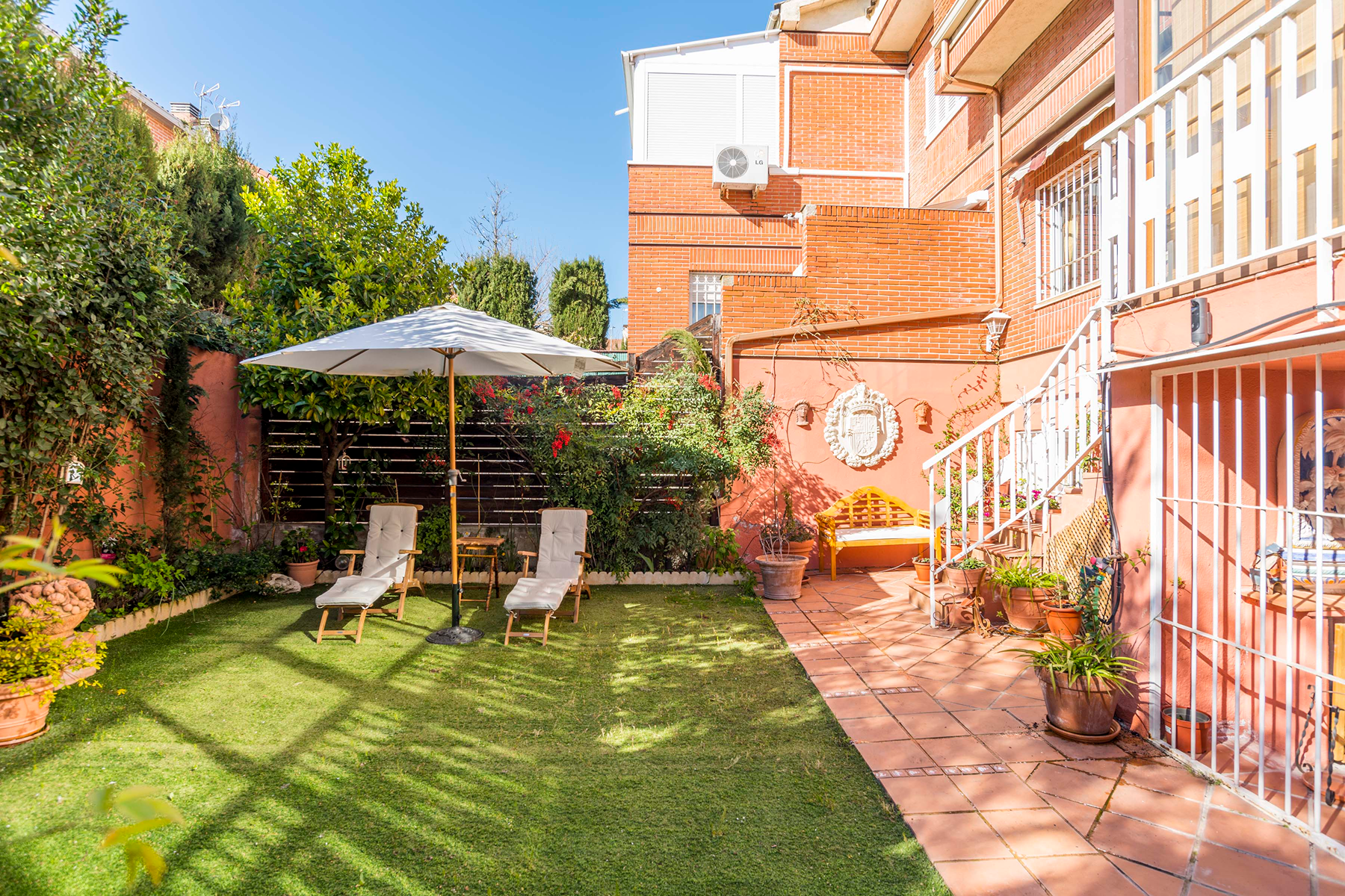 Terraced house in Aravaca with expansion possibilities and garden