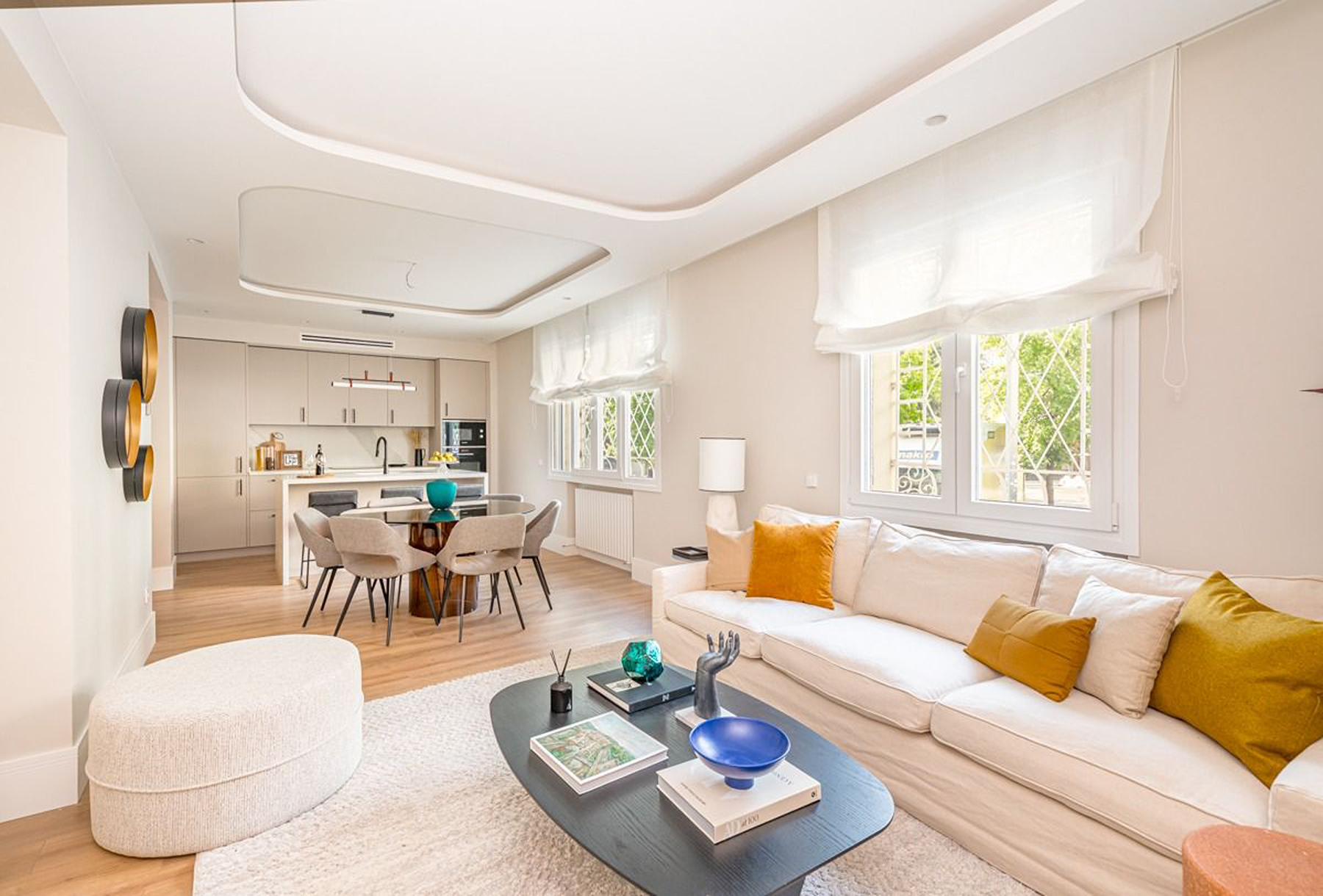 Renovated 3-bedroom apartment with terrace in the heart of Madrid.