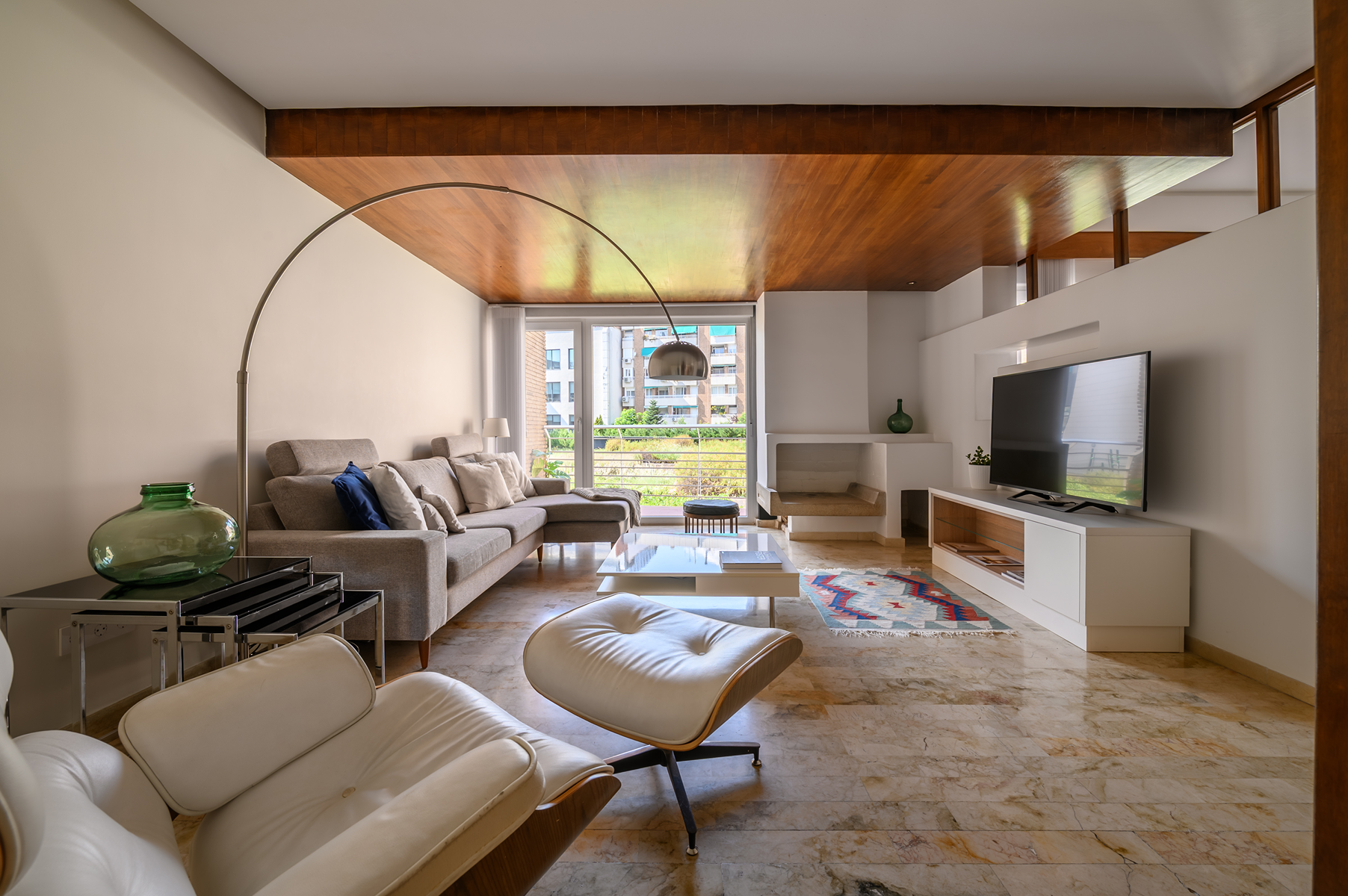 4-bedroom designer apartment in Salamanca District