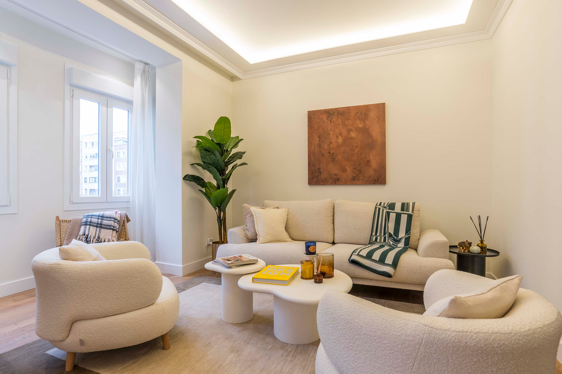 Renovated exterior apartment with two bedrooms in the prime area of Salamanca.