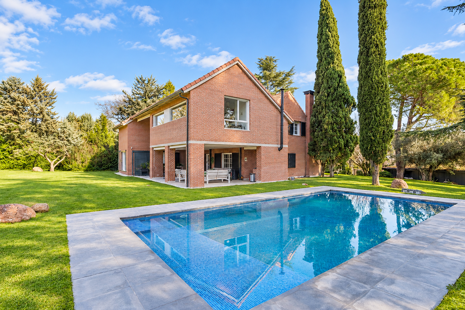 Chalet de 6 dormitorios con parking en La Moraleja