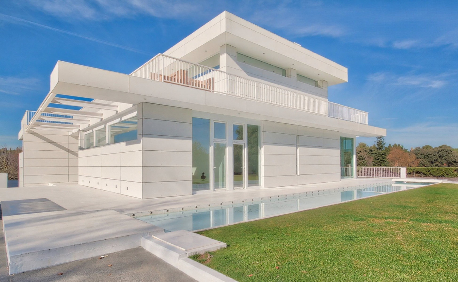 Moderna villa de 4 dormitorios con terraza en La Moraleja