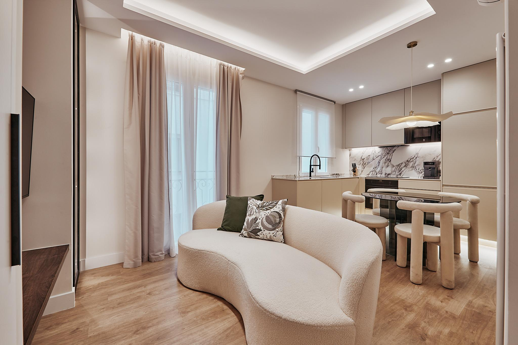 Renovated 2-bedroom apartment in Lista