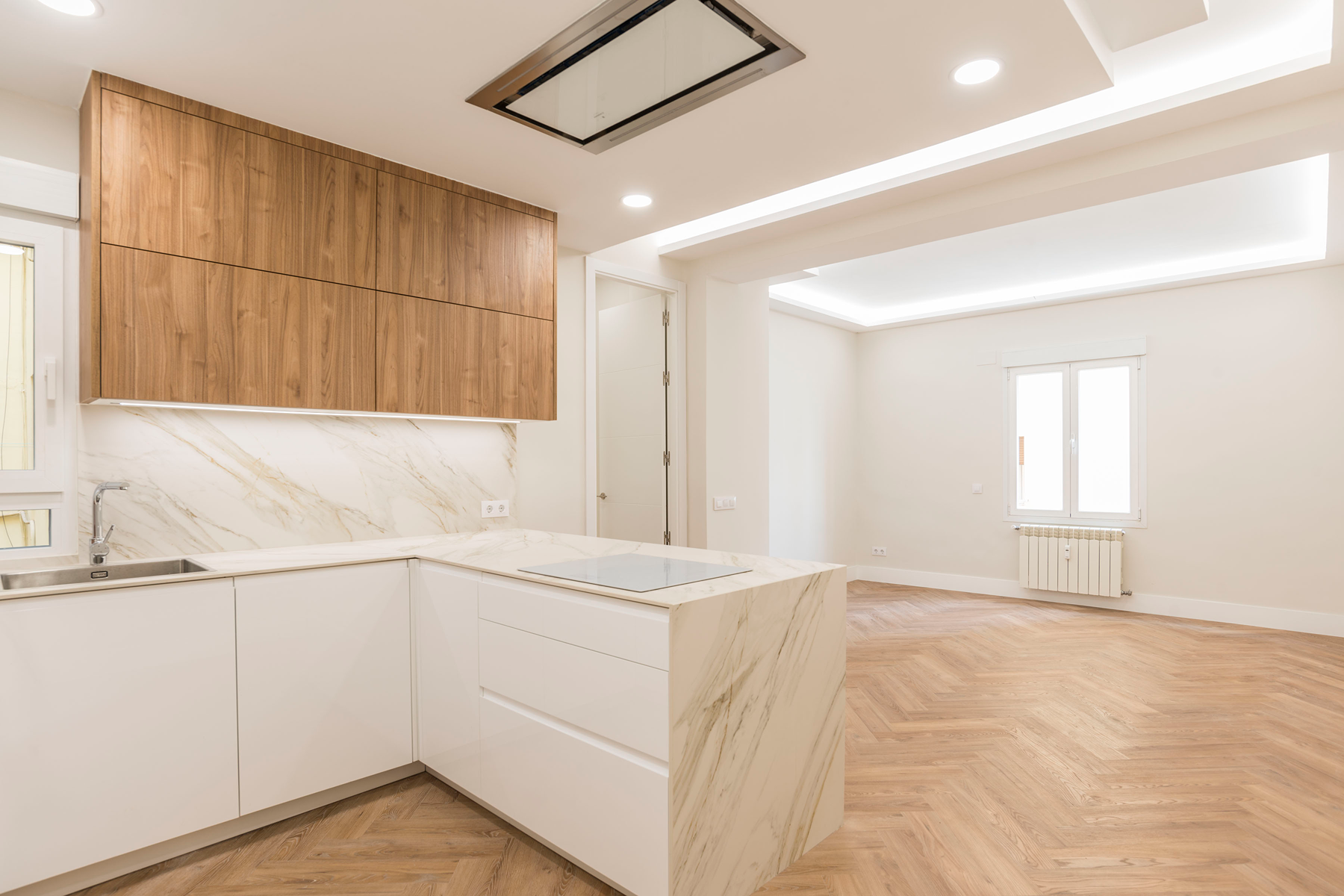 Penthouse nuevo de 2 dormitorios con terraza en Ibiza, Retiro