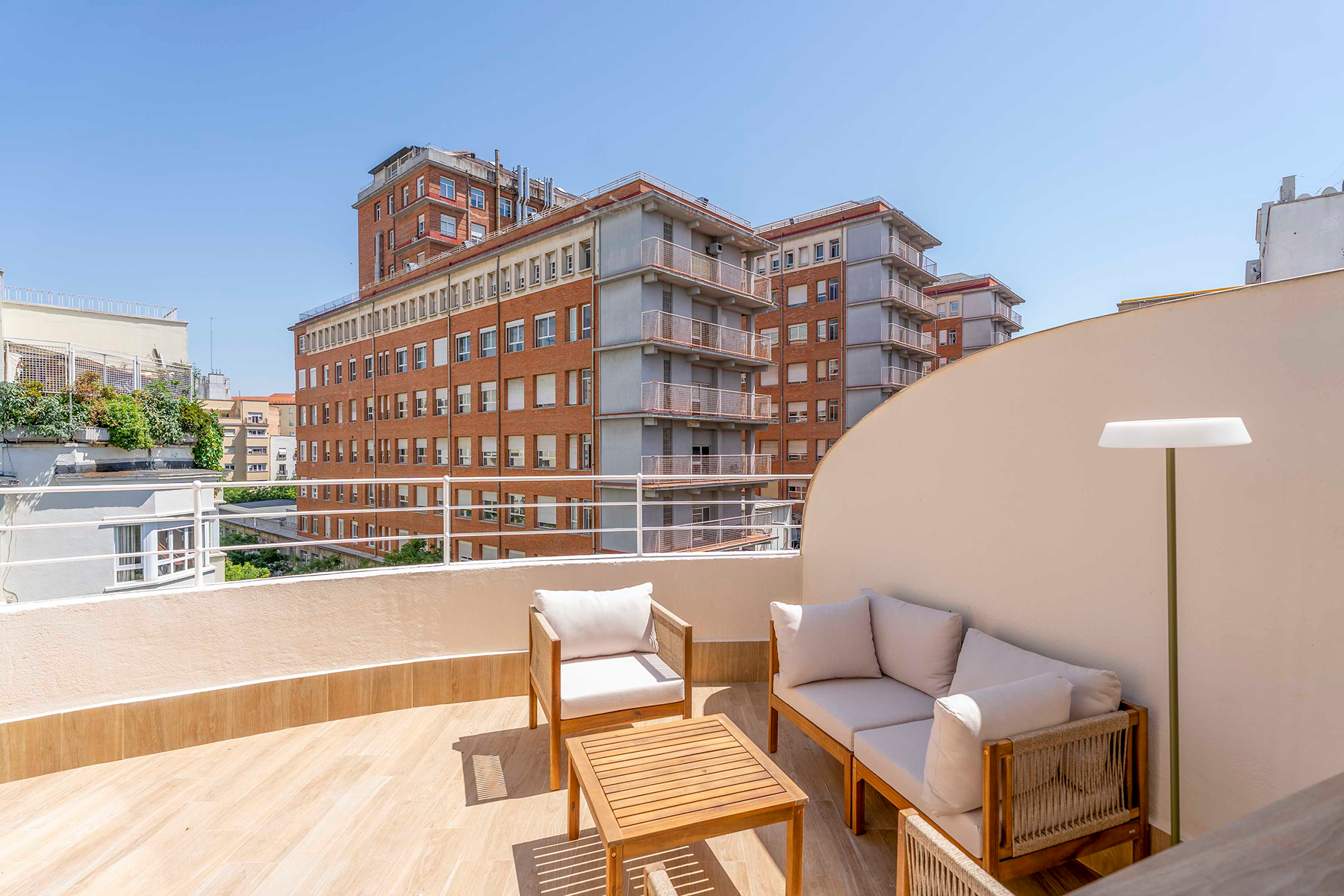 2-bed penthouse with terrace in Goya, Salamanca