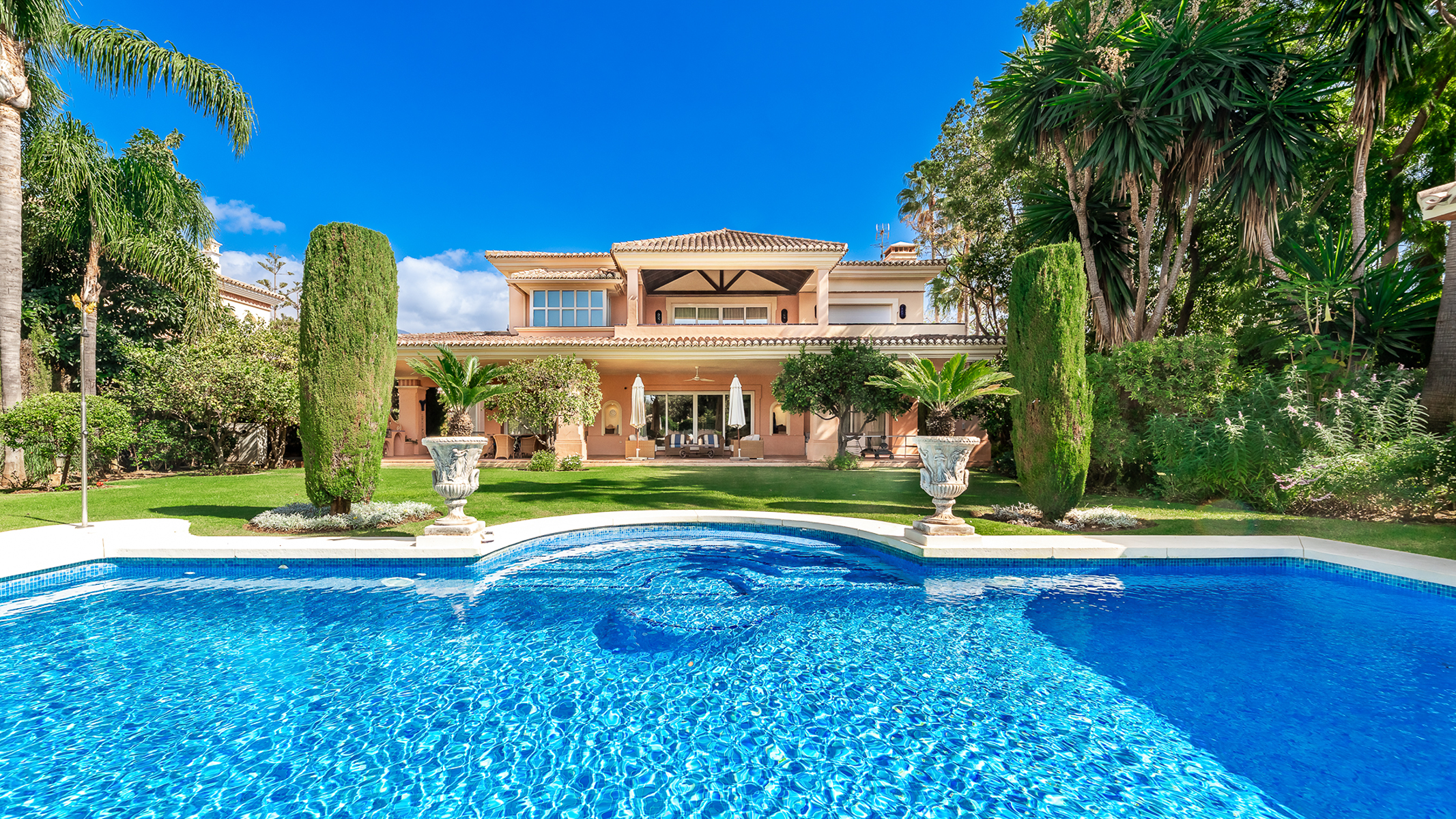 Andalusian-style villa with garden and private pool in Aloha, Marbella