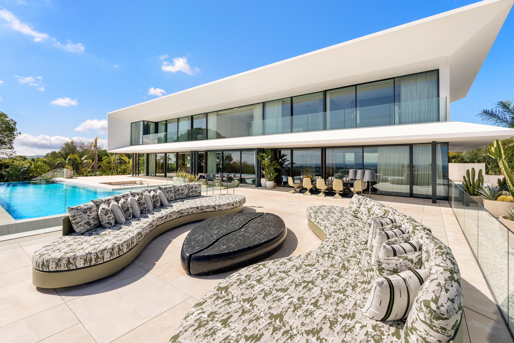 Contemporary villa with sea views in La Reserva de Sotogrande