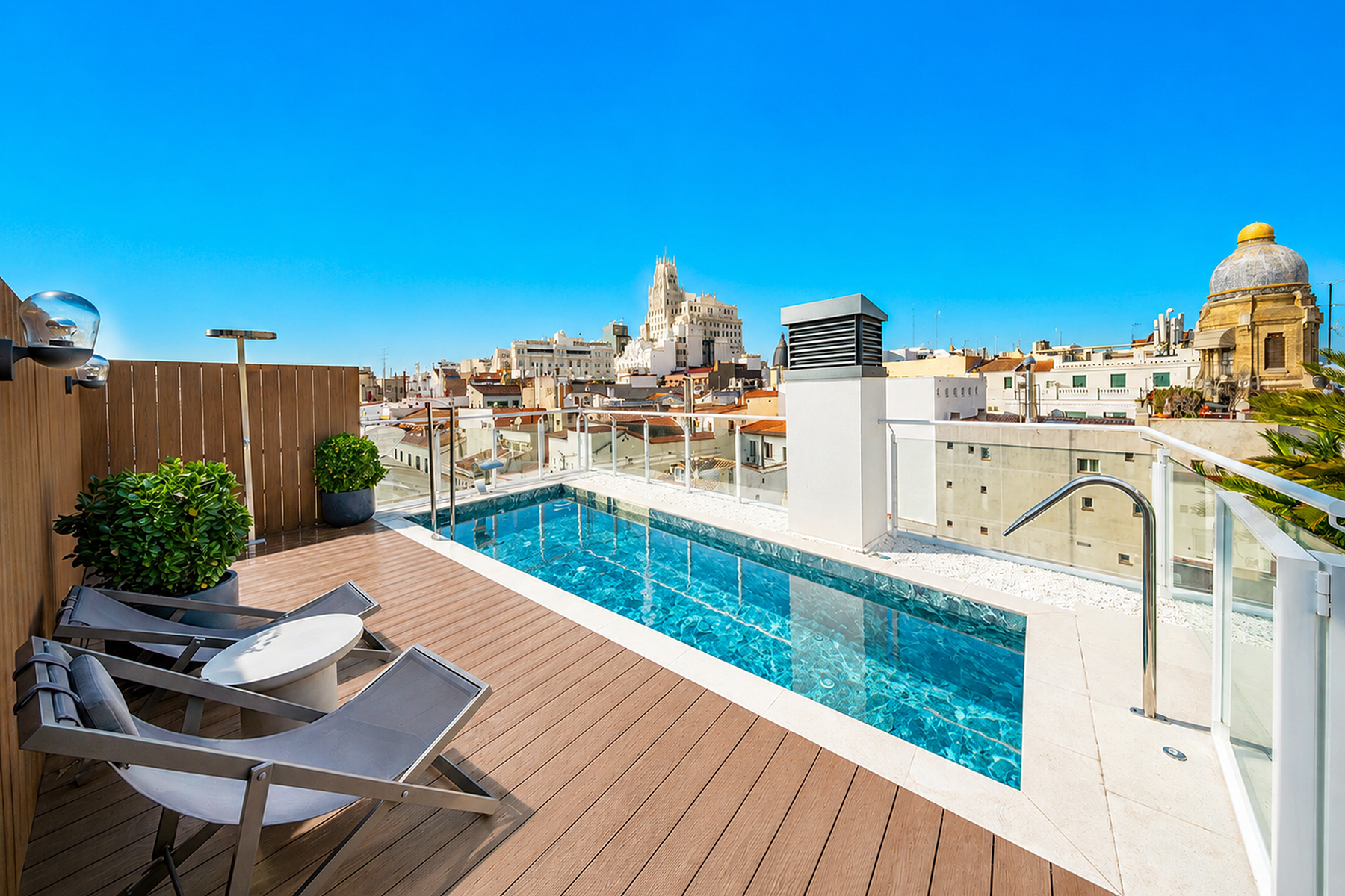 Renovated 3-bed penthouse with terrace in Gran Vía, Centro