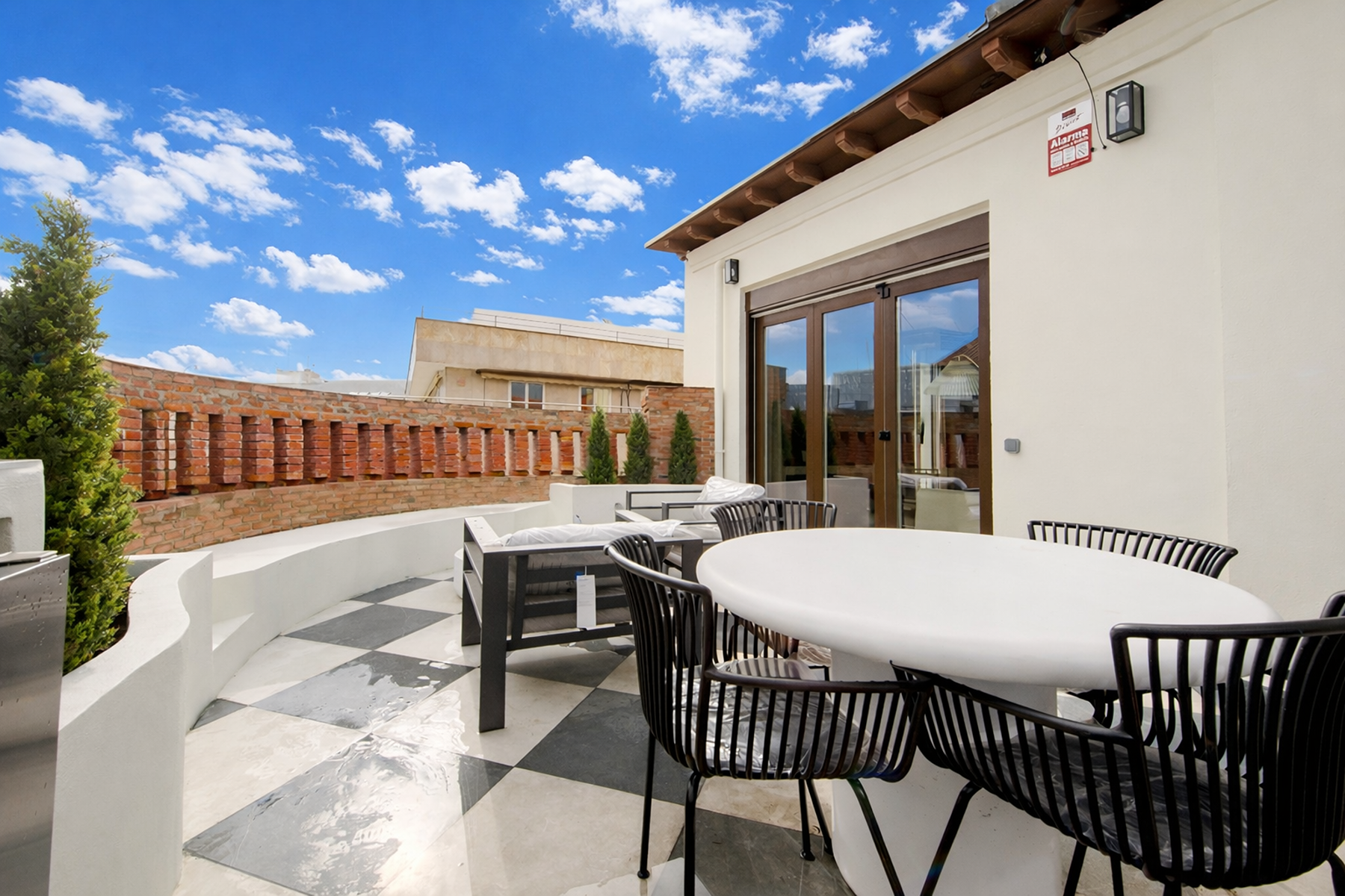 2-bed penthouse with terrace in Malasaña, Centro