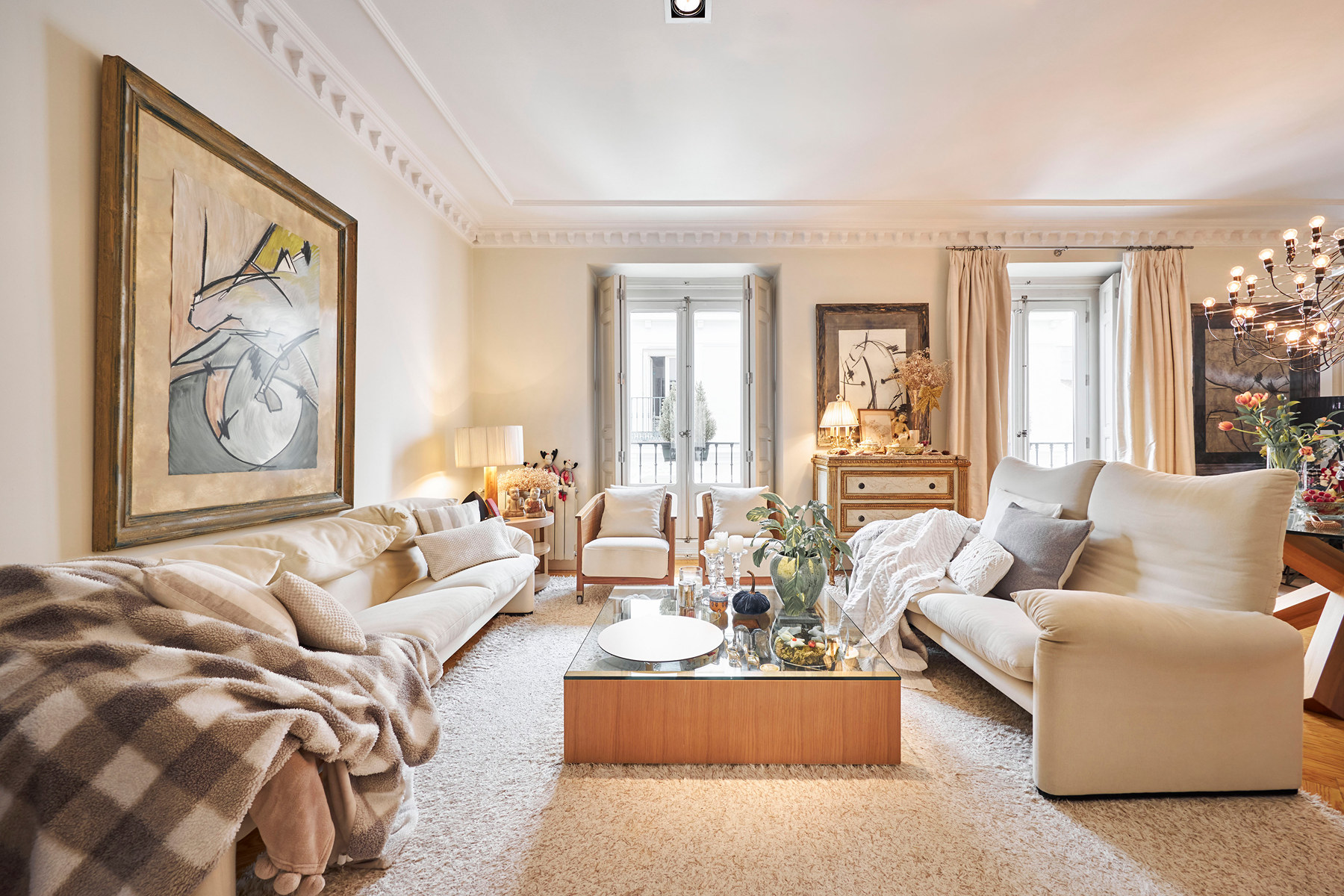 Elegant 5-room residence in classic building in Justicia
