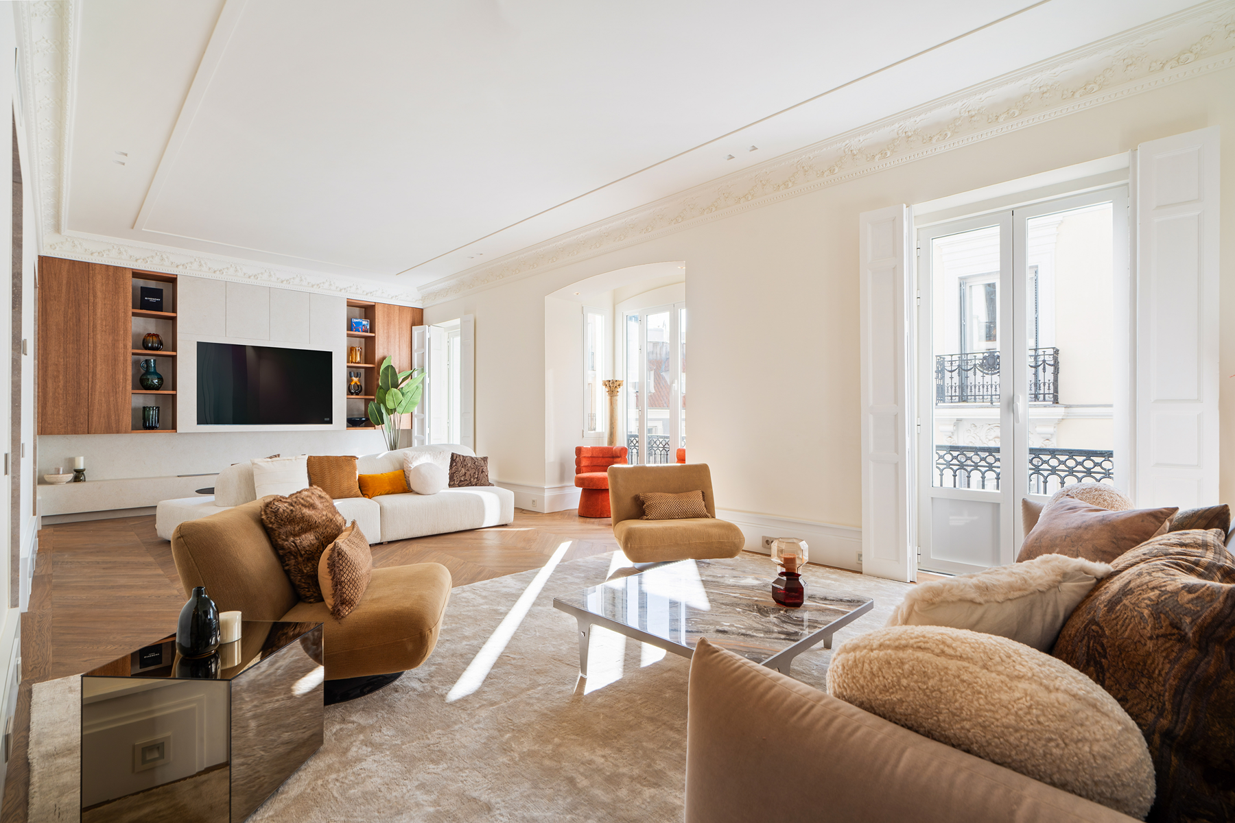 Spacious contemporary design flat in the center