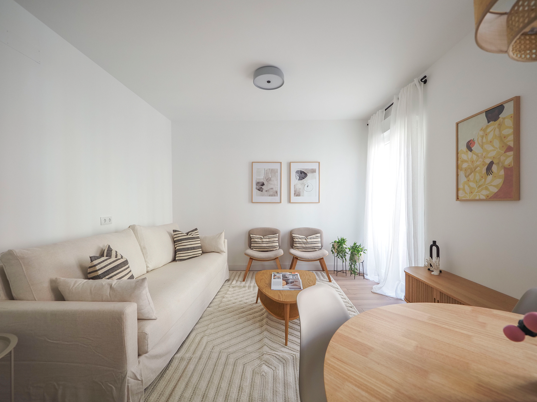Bright renovated flat in Chamberí