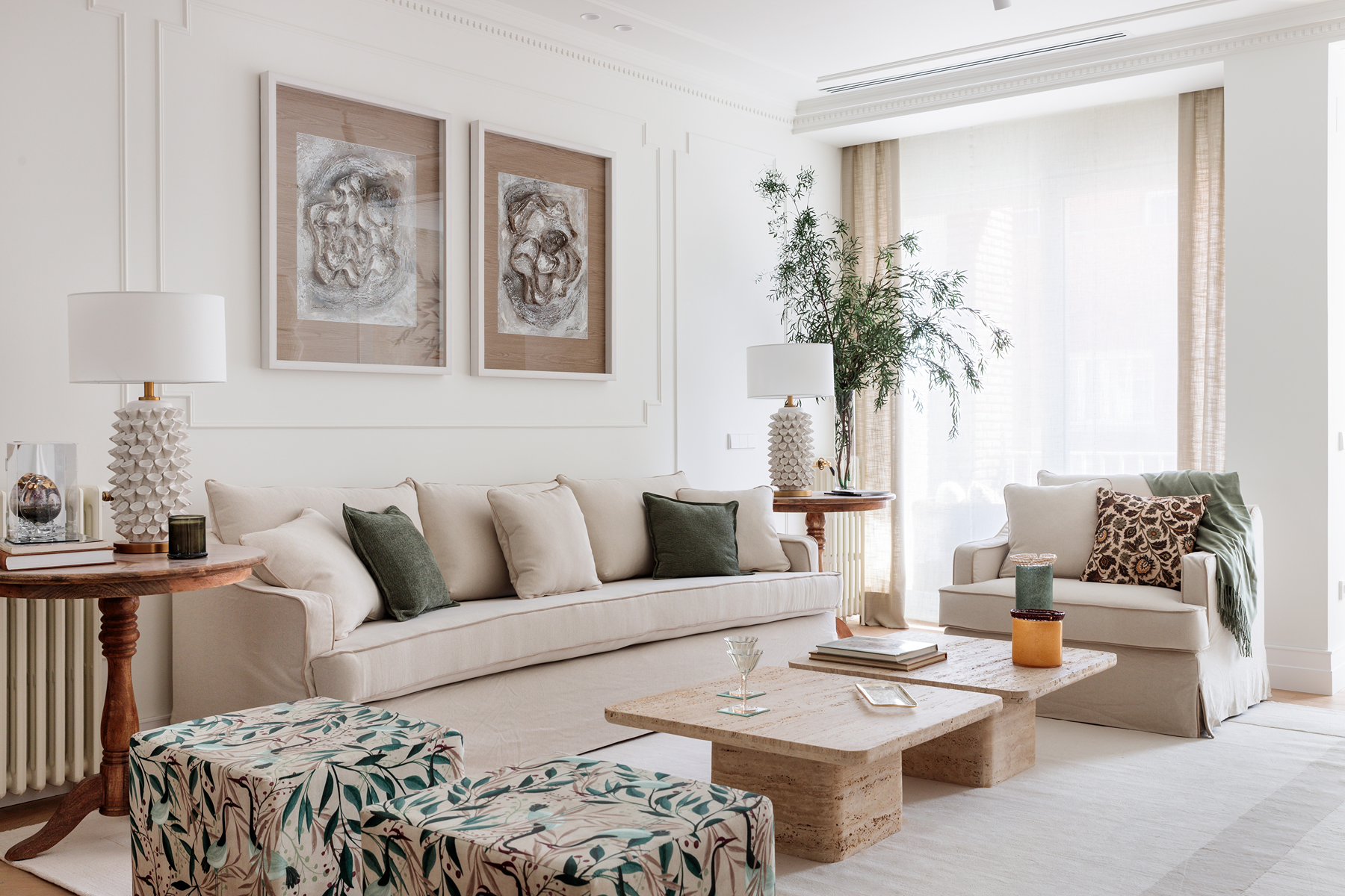 Luxury renovated flat with 3 suites in Barrio de Salamanca, Madrid.
