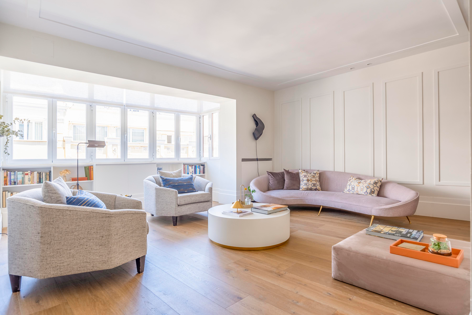 Bright flat in the best area of Almagro