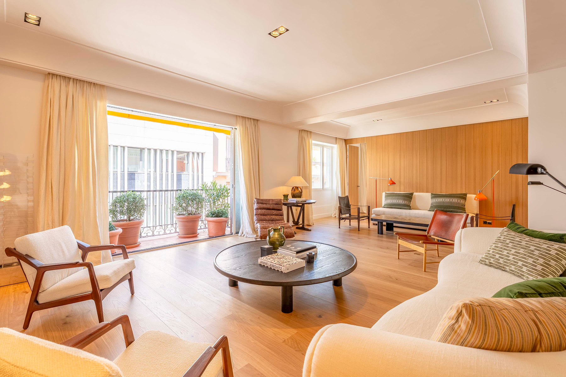 Exclusive 4th floor with garage and designer renovation in Justicia. Madrid