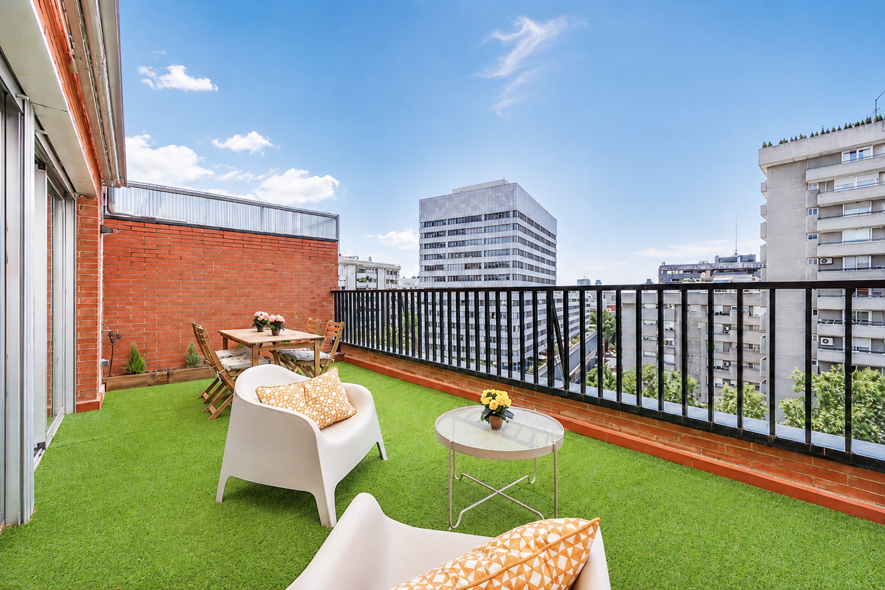 2-bed penthouse with terrace in Chamartín