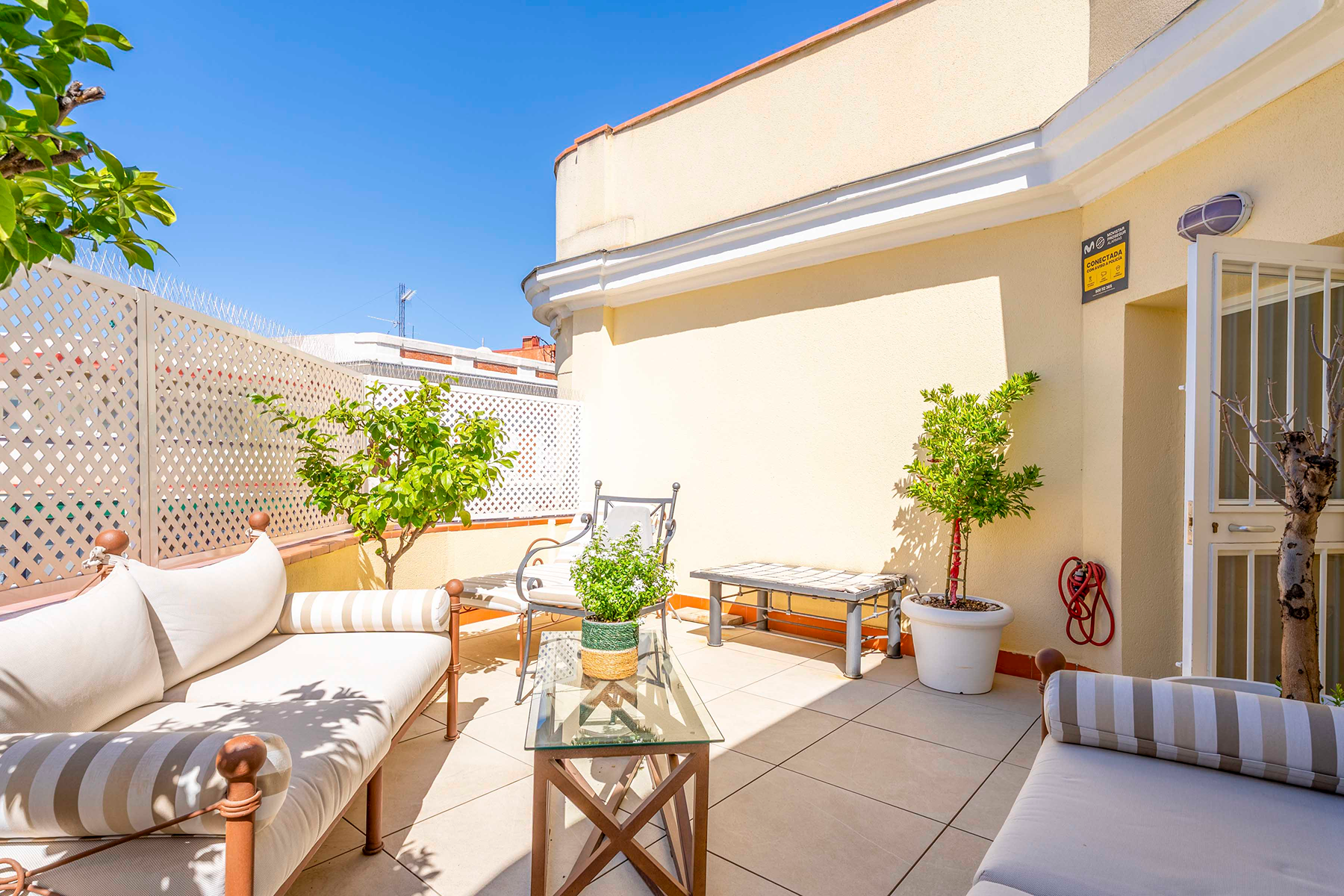 Bright 2-bed penthouse with terrace in Jorge Juan, Salamanca
